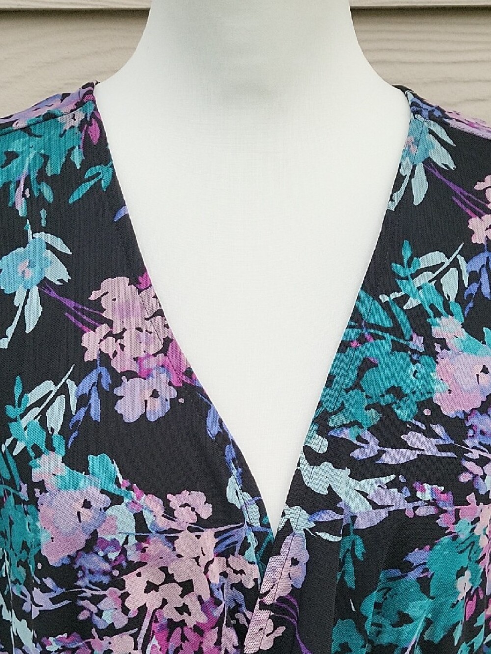 Torrid Black Floral Tunic Size 4 (4X) Teal Purple V-Neck Flutter Sleeve - Picture 3 of 13